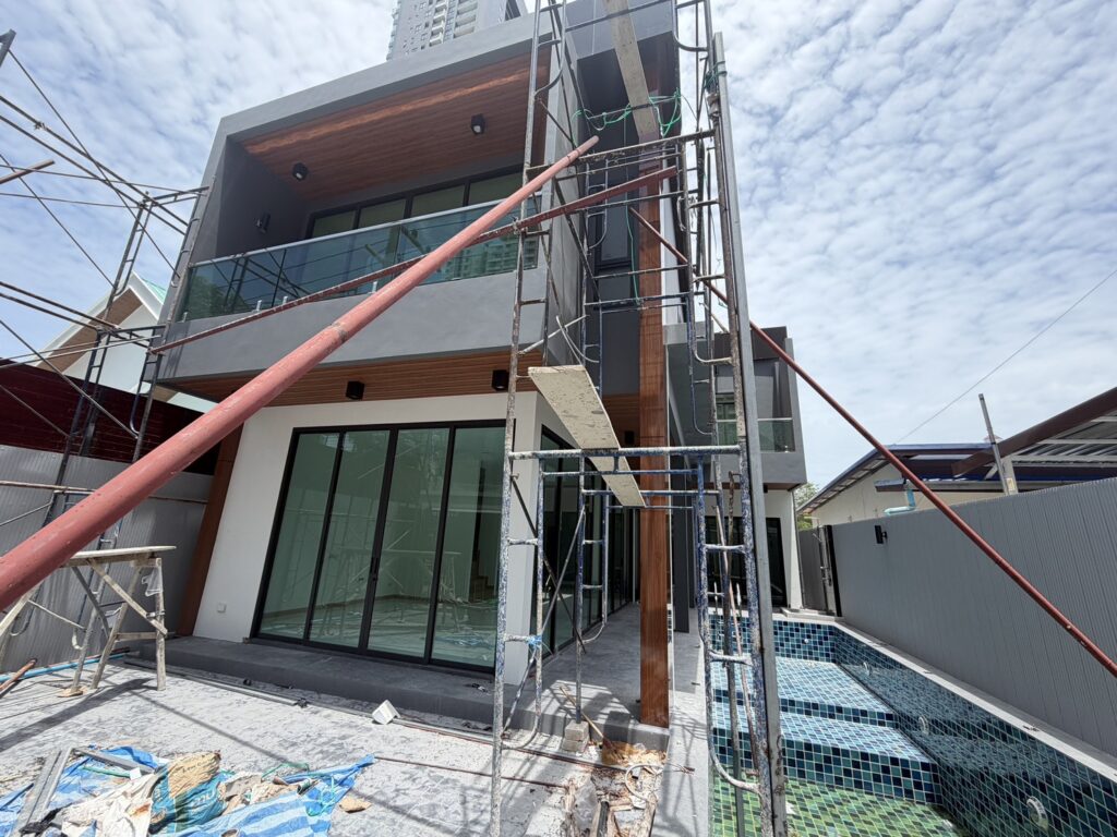 ตรวจบ้าน Pool villa